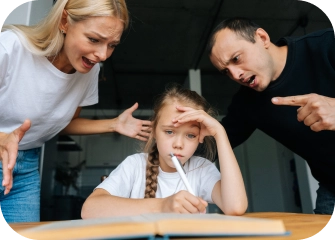 Батьки з дівчинкою